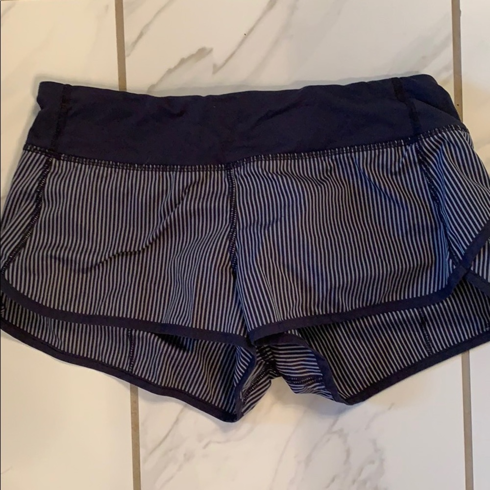 Lululemon women’s 2.5 inch speed short.